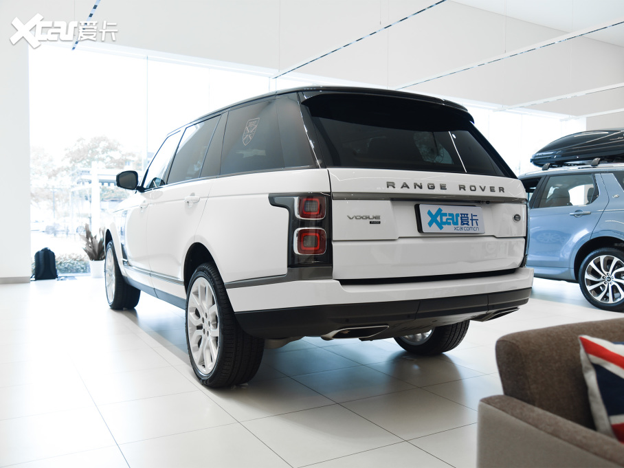 2022 3.0 L6 400PS L