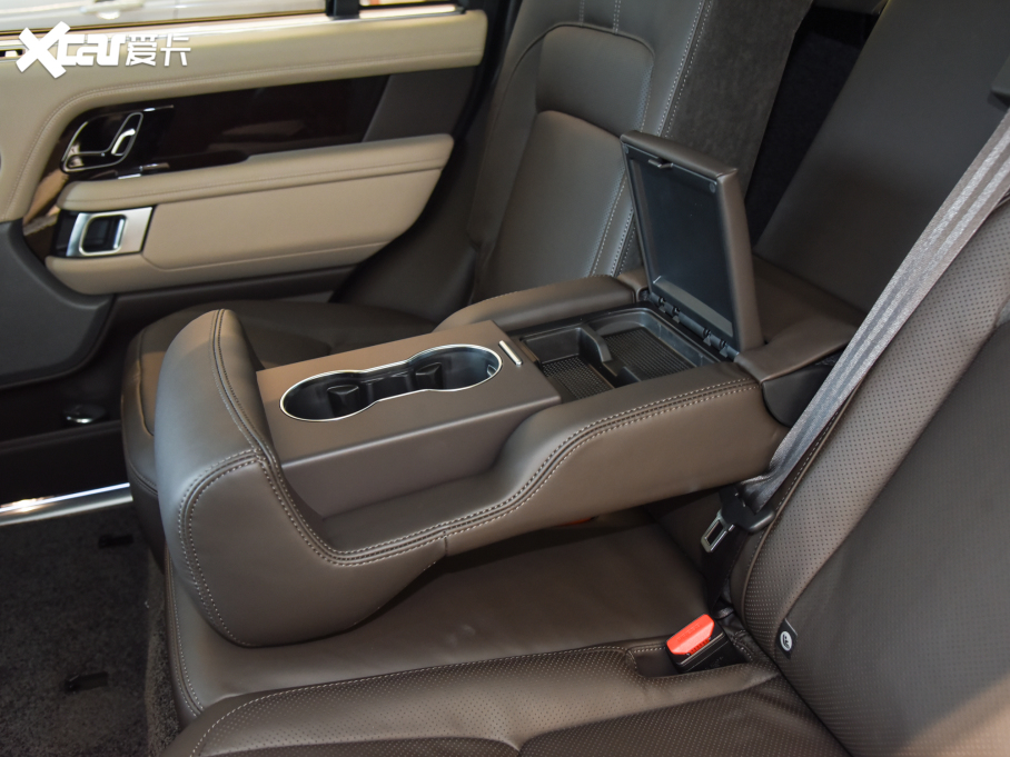 2022 3.0 L6 400PS L