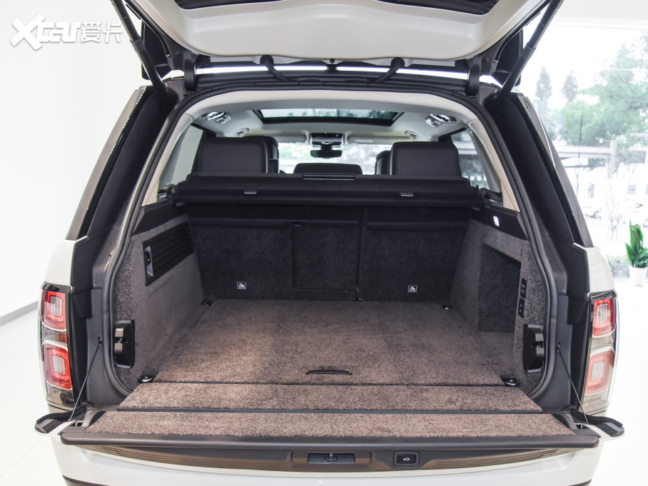 2022 3.0 L6 400PS L