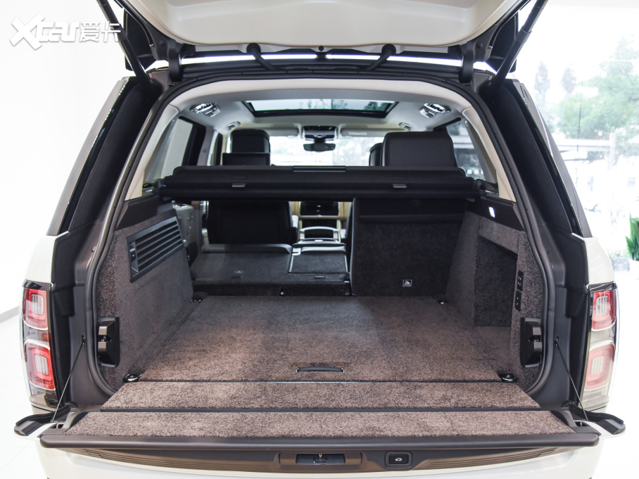 2022 3.0 L6 400PS L