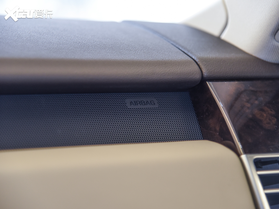 2022 3.0 L6 400PS L(jng)