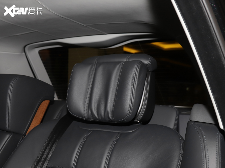 2022 3.0 L6 400PS 焓L