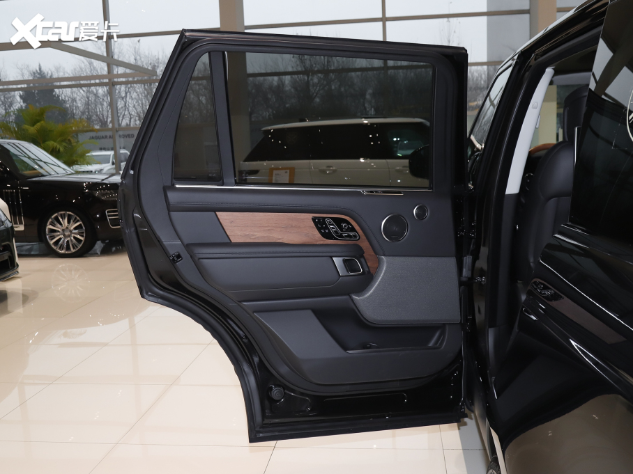 2022 3.0 L6 400PS 焓(chung)L