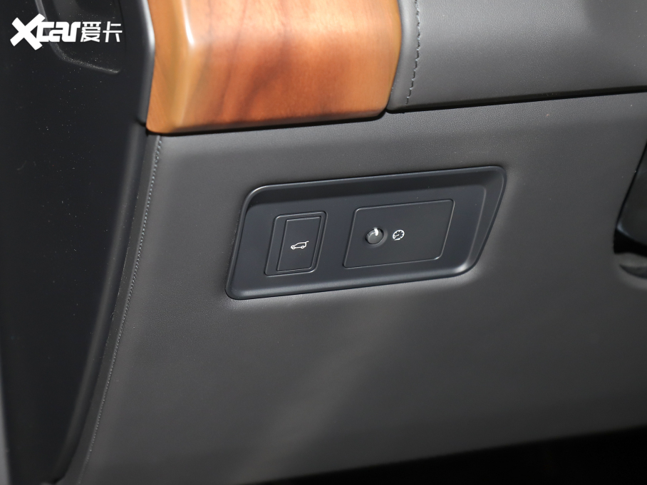 2022 3.0 L6 400PS 焓L