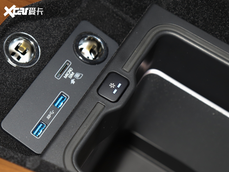 2022 3.0 L6 400PS 焓L