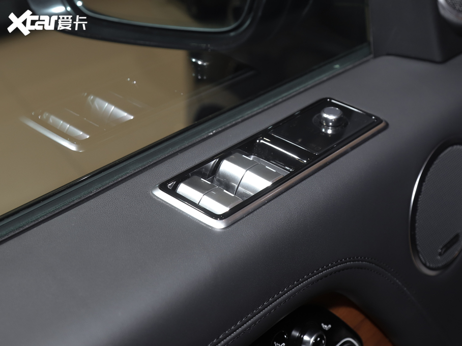 2022 3.0 L6 400PS 焓L