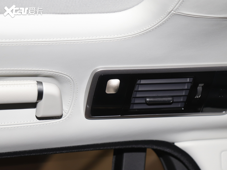 2022 3.0 L6 400PS 焓(chung)L