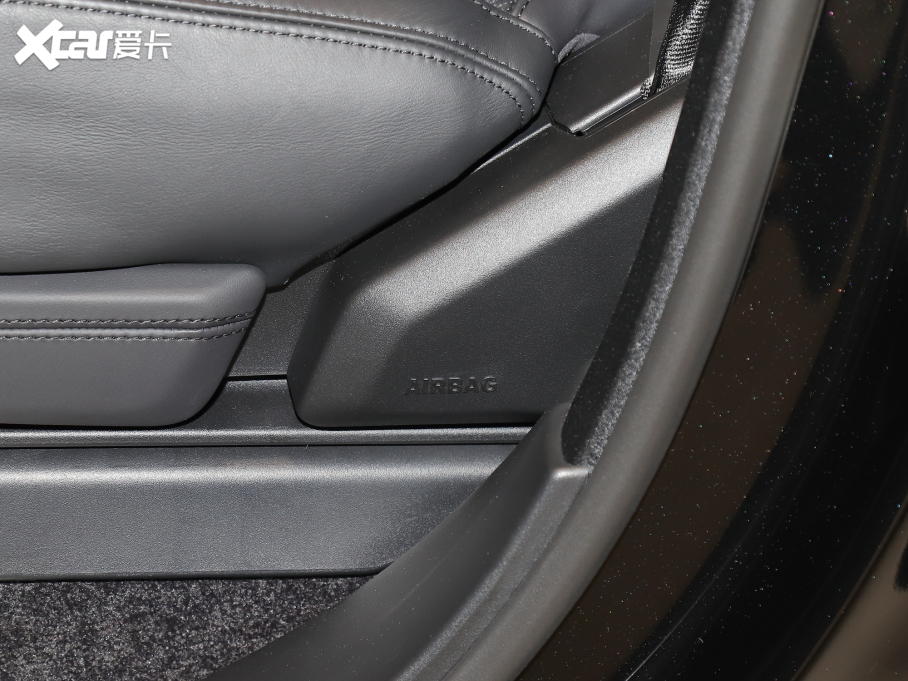 2022 3.0 L6 400PS 焓L