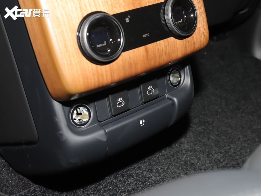 2022 3.0 L6 400PS 焓L