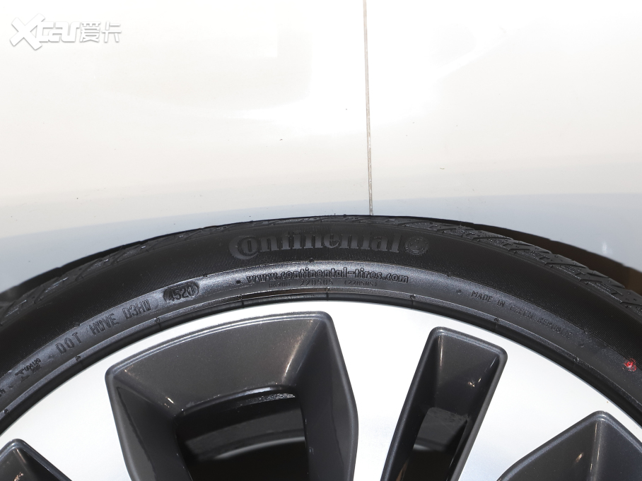 2022 5.0 SC V8 565PS SVAҫӵذ