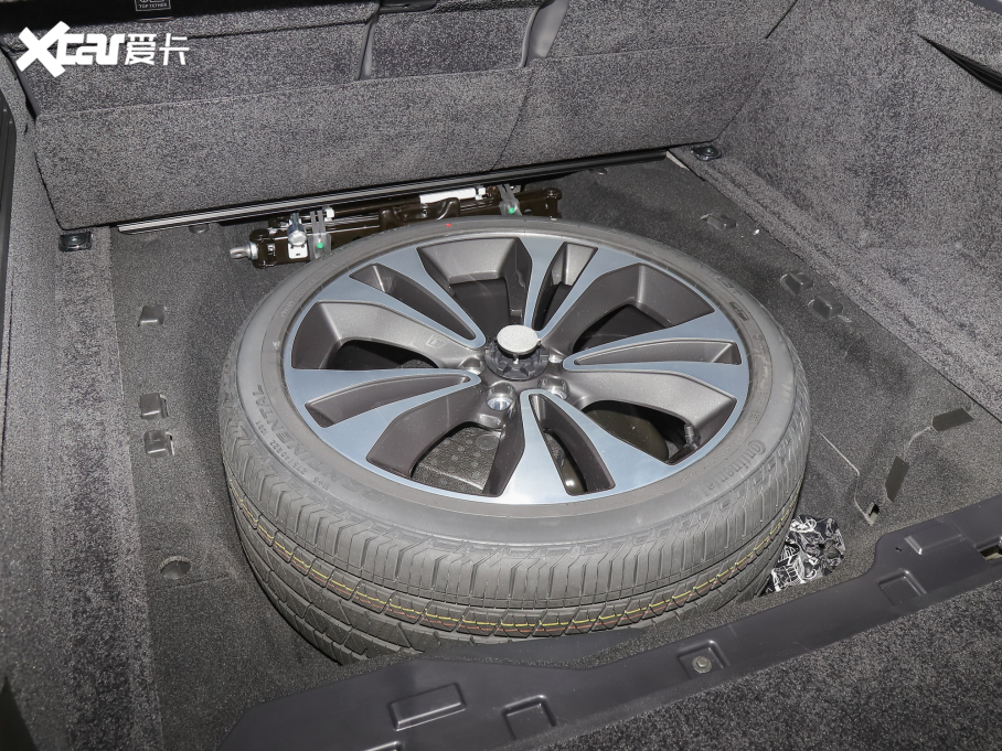 2022 5.0 SC V8 565PS SVAҫӵذ