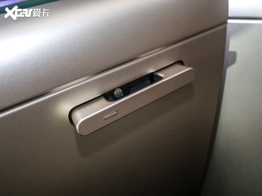 2023 4.4 V8 530PS װl(f)