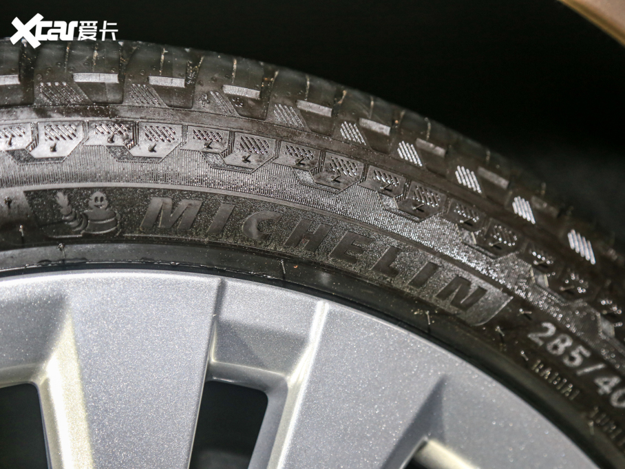 2023 4.4 V8 530PS װl