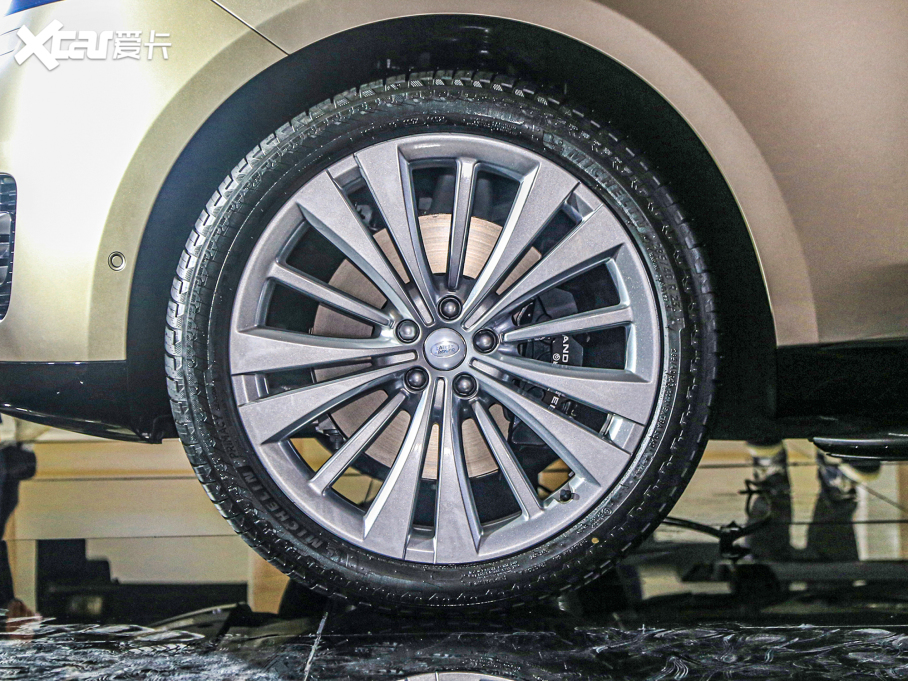 2023 4.4 V8 530PS װl(f)