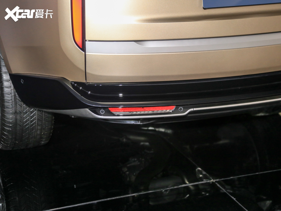 2023 4.4 V8 530PS װl