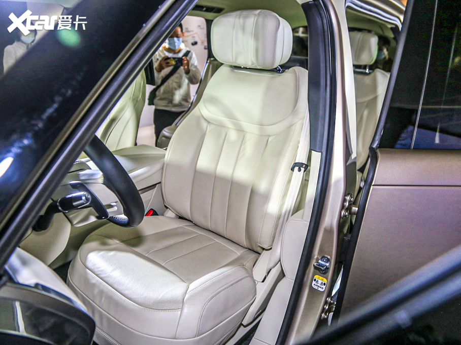 2023 4.4 V8 530PS װl