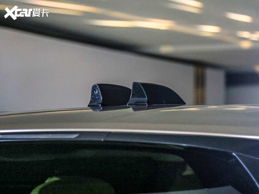 2023 4.4 V8 530PS װl