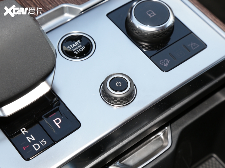 2023��� 3.0 L6 400PS ʢ�����L(zh��ng)��