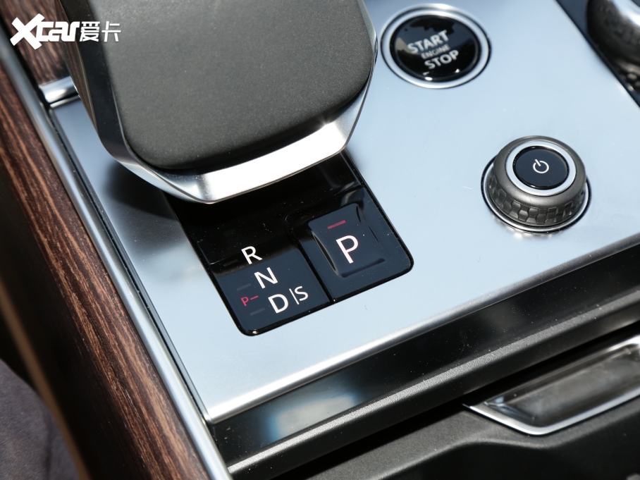 2023��� 3.0 L6 400PS ʢ�����L(zh��ng)��