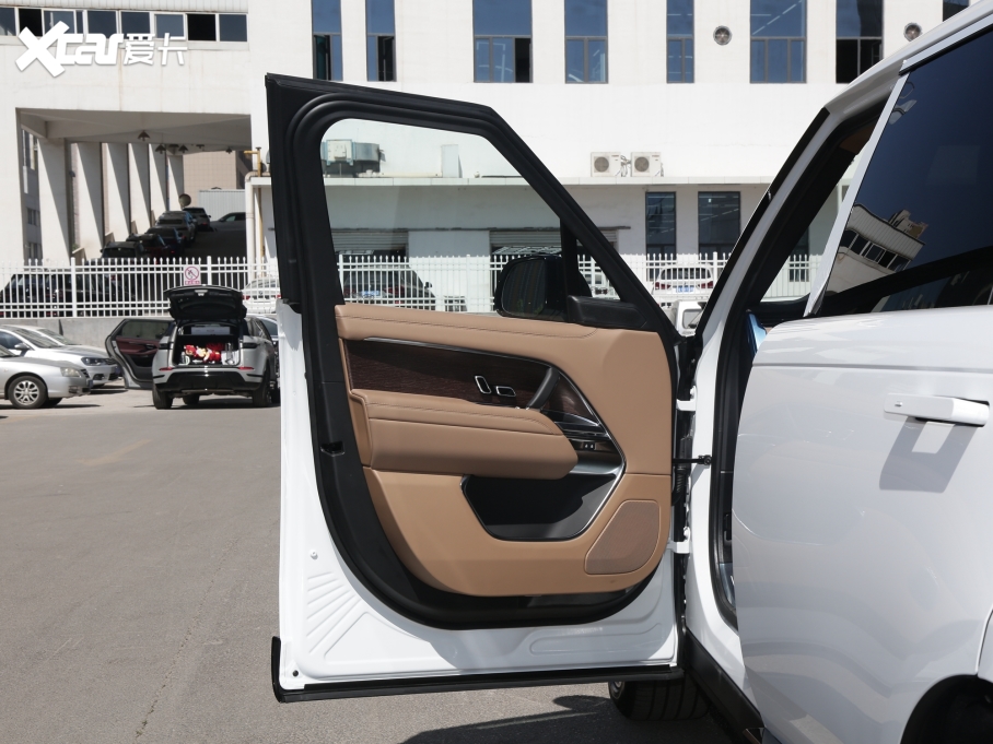 2023��� 3.0 L6 400PS ʢ�����L��