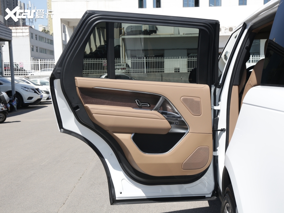 2023��� 3.0 L6 400PS ʢ�����L��