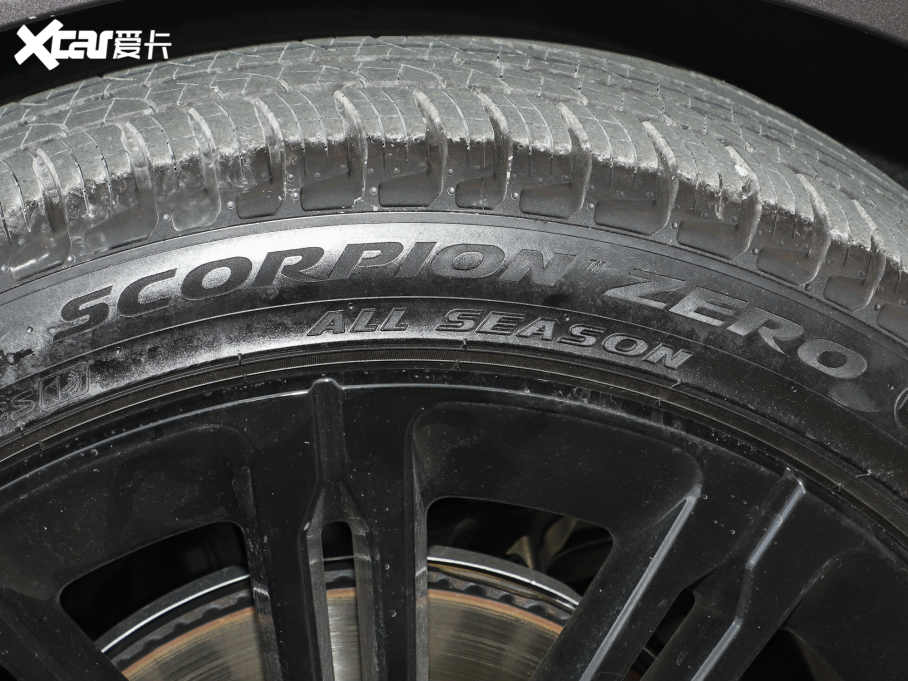 2023 3.0 L6 400PS ʢL