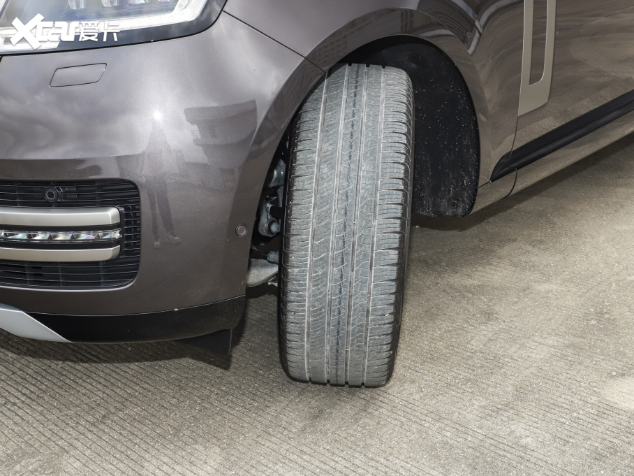 2023 3.0 L6 400PS ʢL