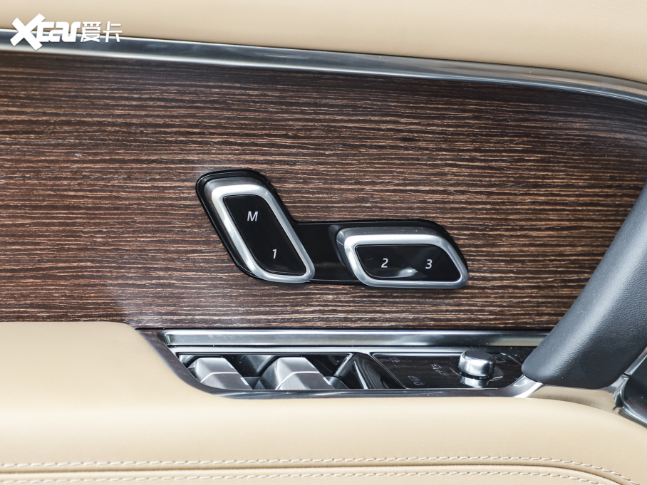 2023 3.0 L6 400PS ʢL