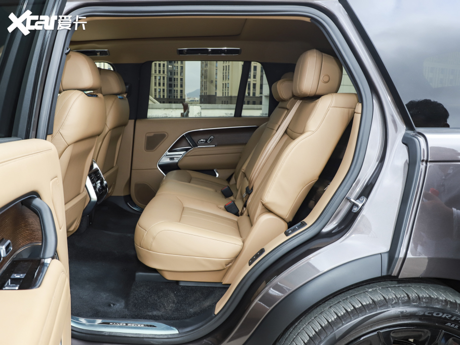 2023 3.0 L6 400PS ʢL