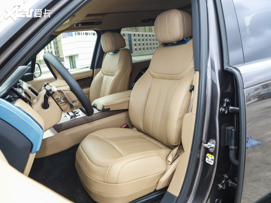 2023 3.0 L6 400PS ʢL