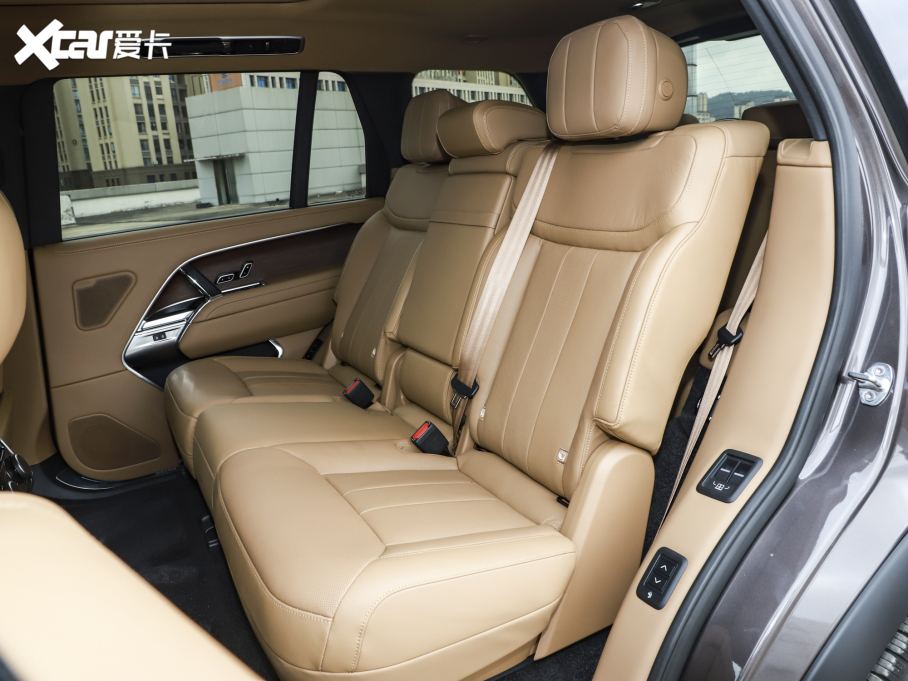 2023 3.0 L6 400PS ʢL