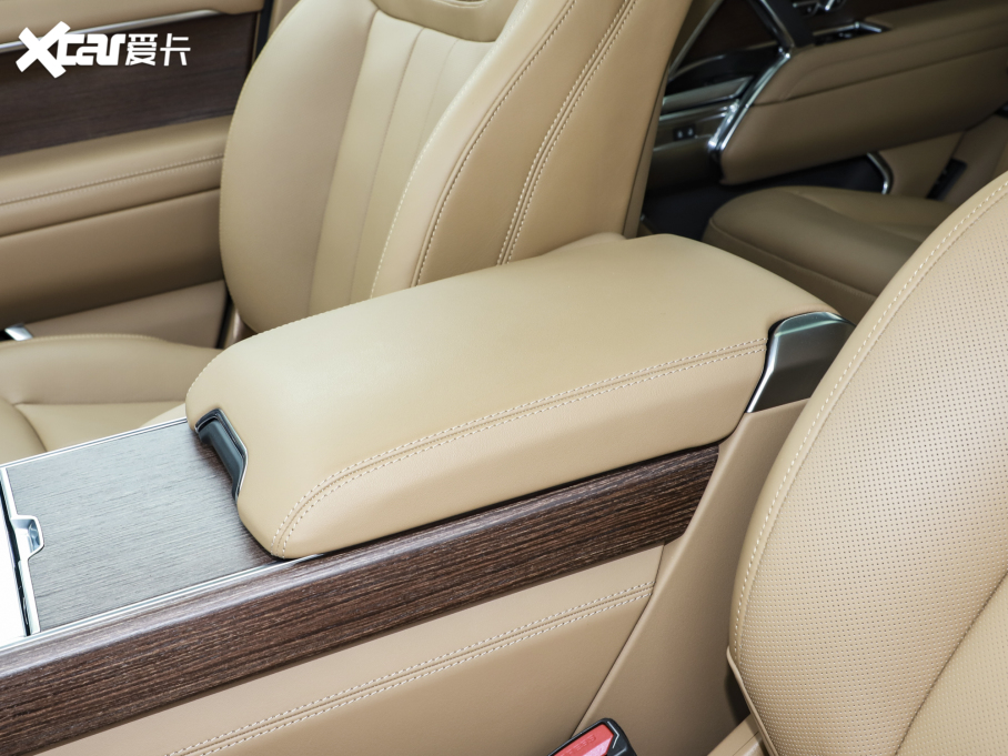 2023 3.0 L6 400PS ʢL