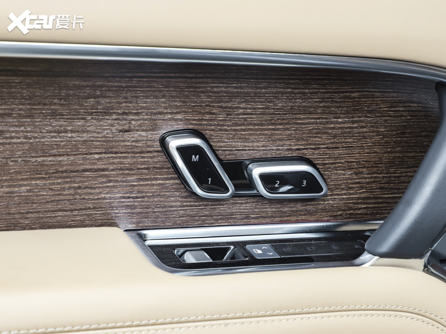 2023 3.0 L6 400PS ʢL