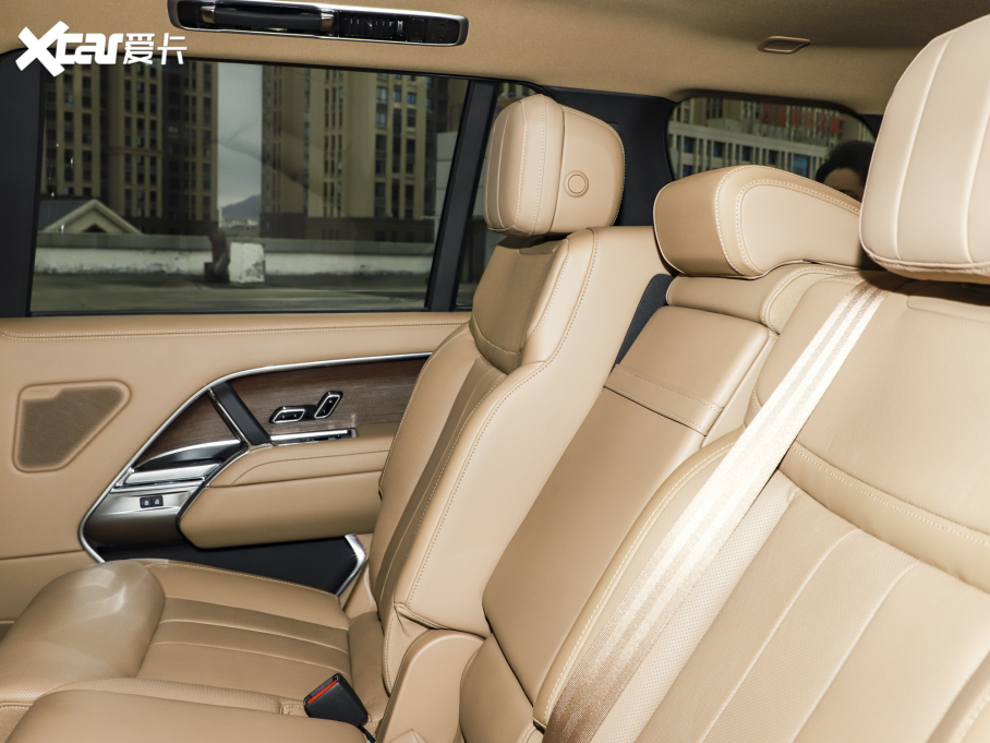 2023 3.0 L6 400PS ʢL