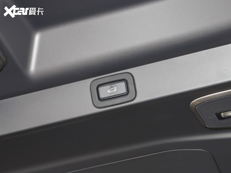 2023 3.0 L6 400PS ʢL