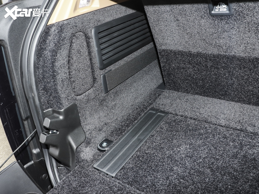 2023 3.0 L6 400PS ʢL