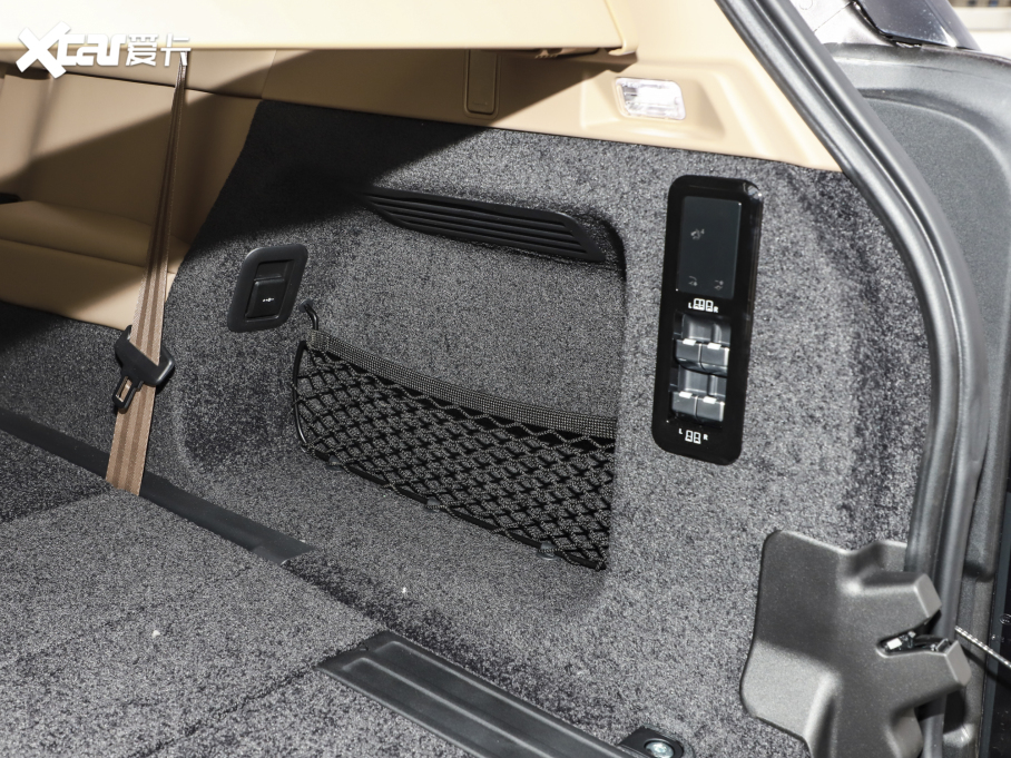 2023 3.0 L6 400PS ʢL