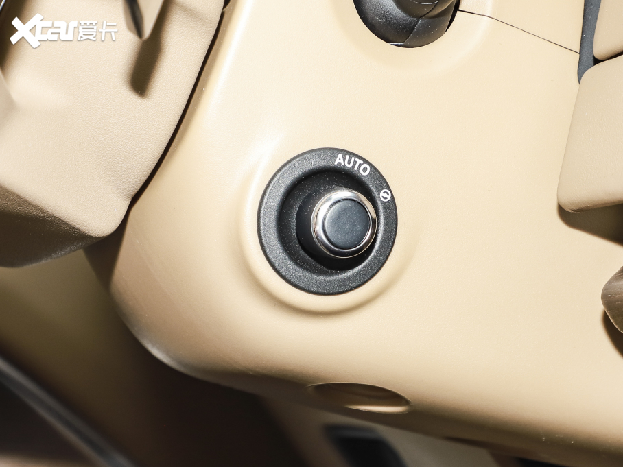 2023 3.0 L6 400PS ʢL