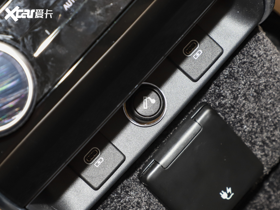 2023 3.0 L6 400PS ʢL