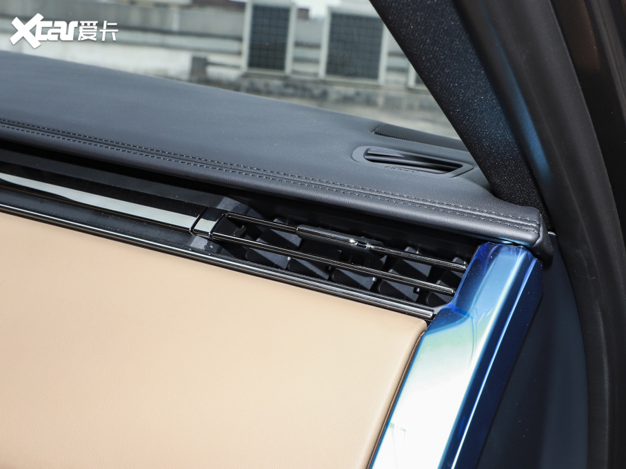 2023 3.0 L6 400PS ʢL