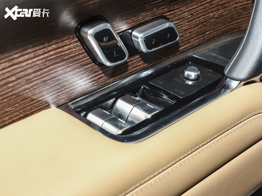 2023 3.0 L6 400PS ䷶L