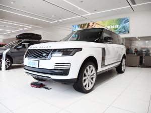 2022款3.0 L6 400PS 传世加长经典版 左前45度