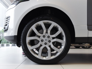 2022款3.0 L6 400PS 传世加长经典版 轮圈