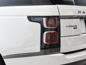 2022款3.0 L6 400PS 传世加长经典版 尾灯