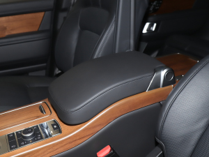 2022款3.0 L6 400PS 尊崇创世加长版 中央扶手箱