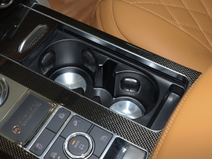 2022款5.0 SC V8 565PS SVA巅峰典藏版 前排杯架