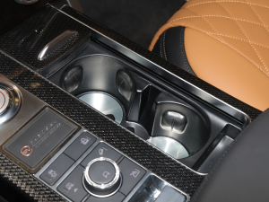 2022款5.0 SC V8 565PS SVA耀动典藏版 前排杯架
