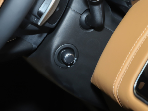 20225.0 SC V8 565PS SVAҫӵذ п؅^