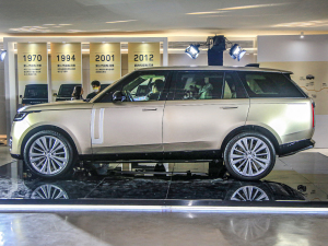 20234.4 V8 530PS װl(f) w^