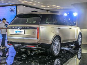 20234.4 V8 530PS װl(f) w^